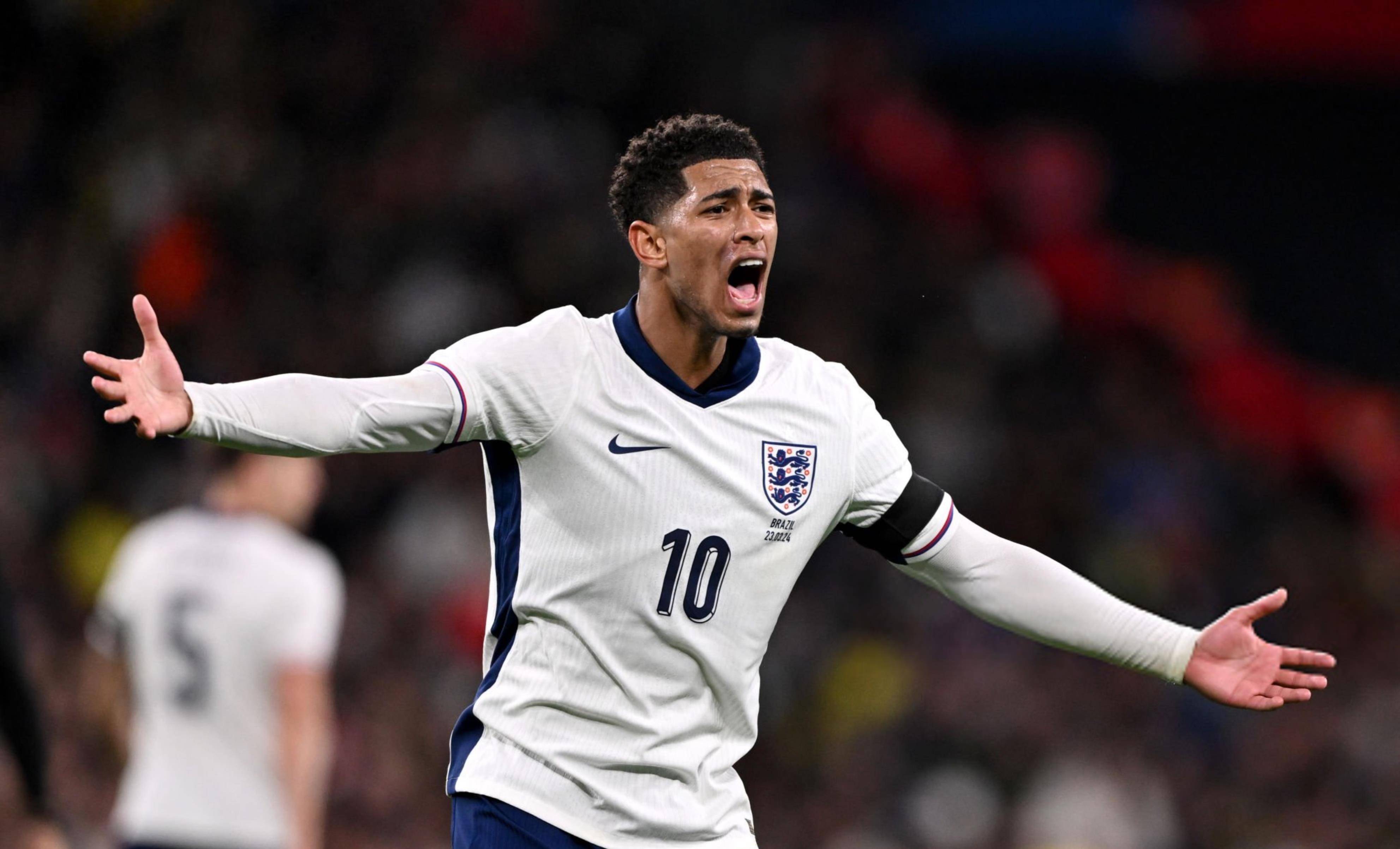 两名中路选手隐身，顶路选手激烈。Poby 进行了关键的操作，击败了 ThunderTalk Gaming ，并赢得了第一场比赛